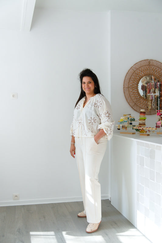 Refined floral blouse ecru