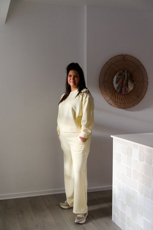 Lounge in pearls set yellow