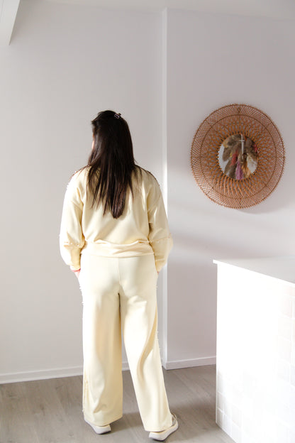 Lounge in pearls set yellow
