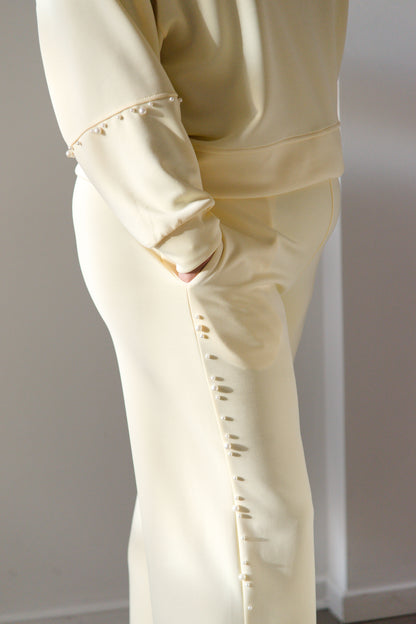 Lounge in pearls set yellow