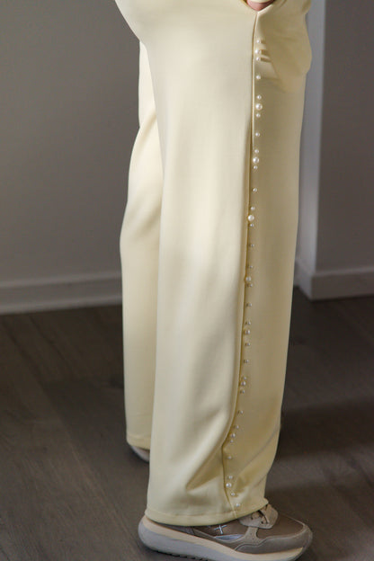 Lounge in pearls set yellow