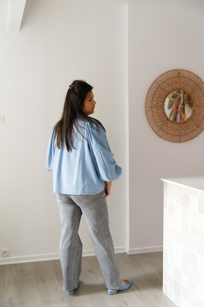 Chic denim blouse