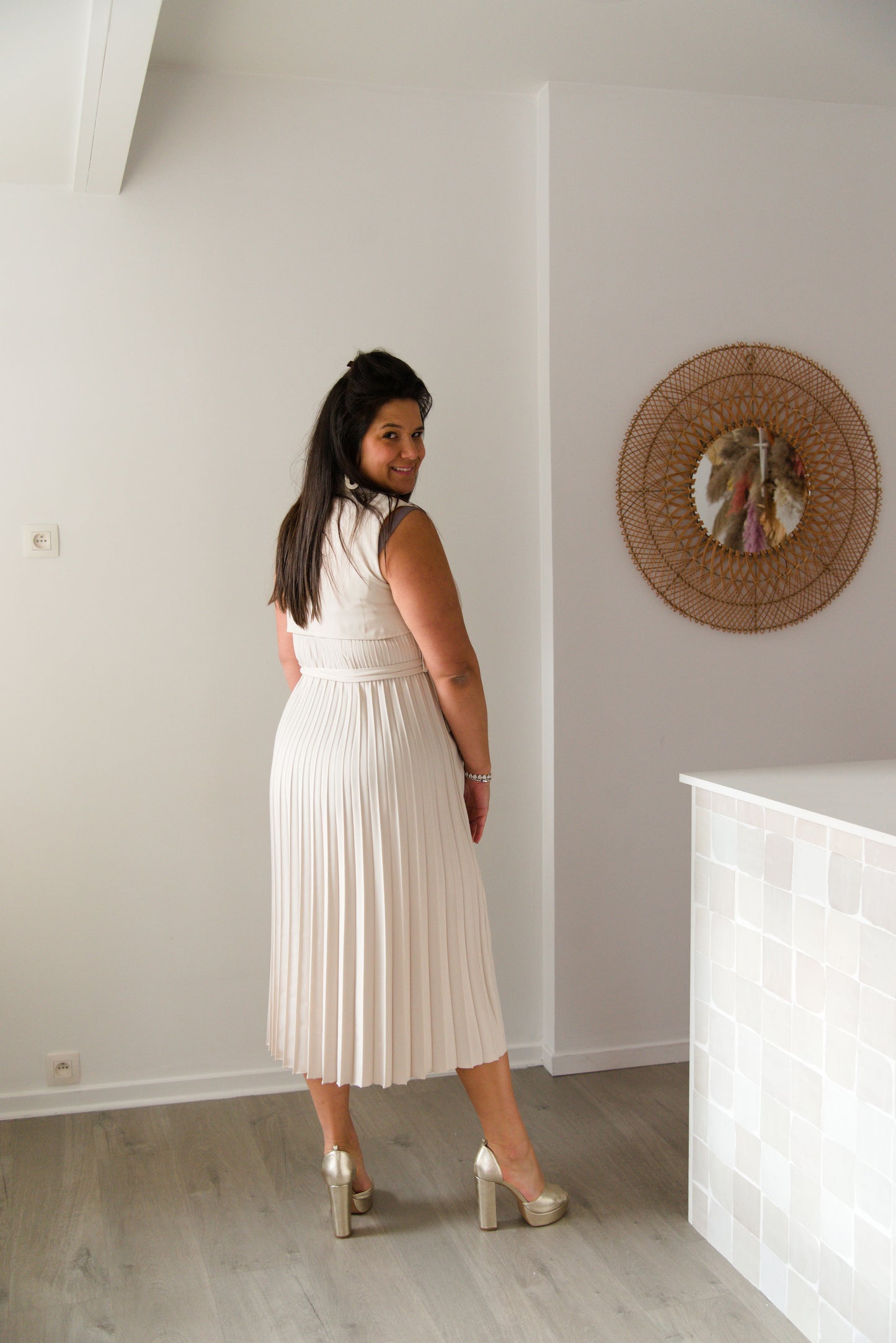 Plissé blazer dress beige