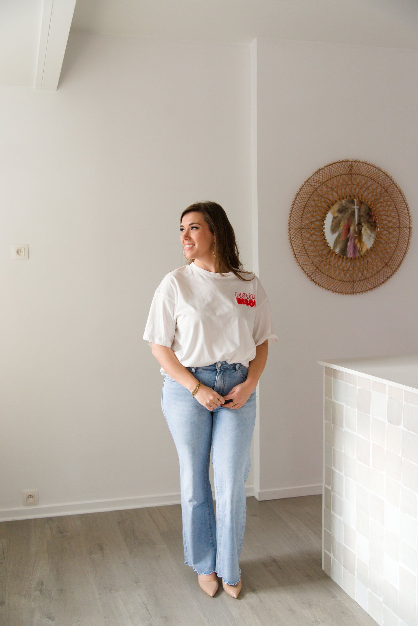 Chic twist denim jeans